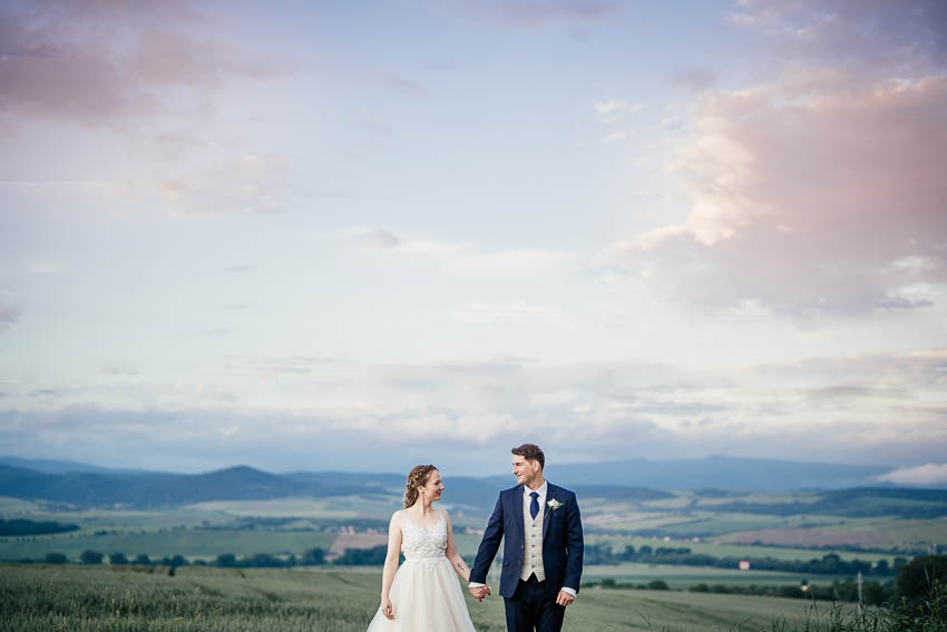 Svadobný par na svadobnej fotografii banská bystrica Svadobný fotograf