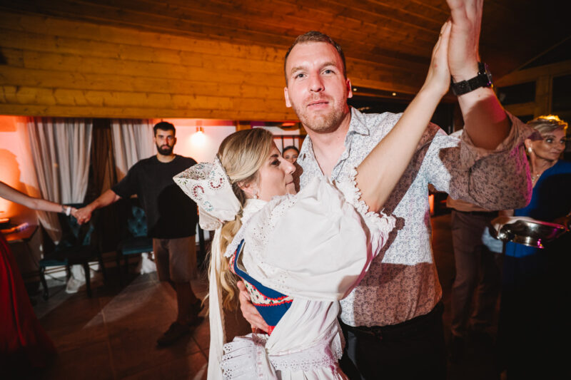 ženích a nevesta - svadobné fotenie portréty Suchý vrch, Banská Bystrica